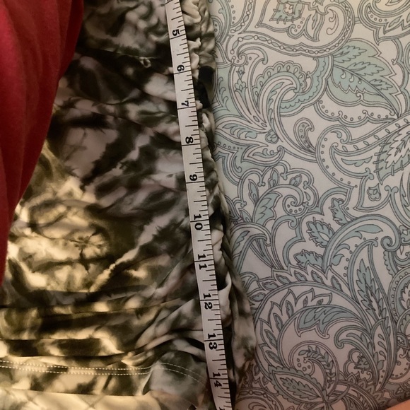 Inc International business top in dark green and off white. scoop neck - Picture 2 of 10